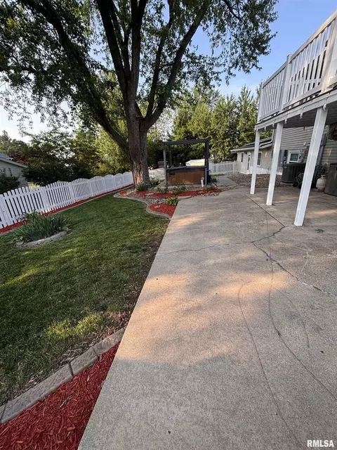 Exterior - 462 Circle Dr, Kewanee, IL 61443 photo 23 of 28