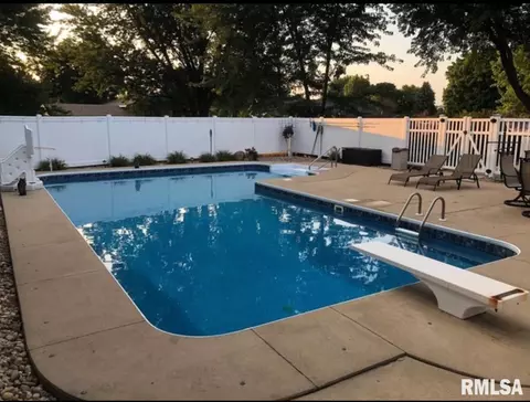 Exterior - 462 Circle Dr, Kewanee, IL 61443 photo 17 of 28