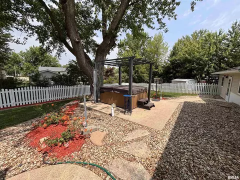 Exterior - 462 Circle Dr, Kewanee, IL 61443 photo 24 of 28