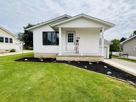 709 S 4th S St, Maquoketa, IA 52060