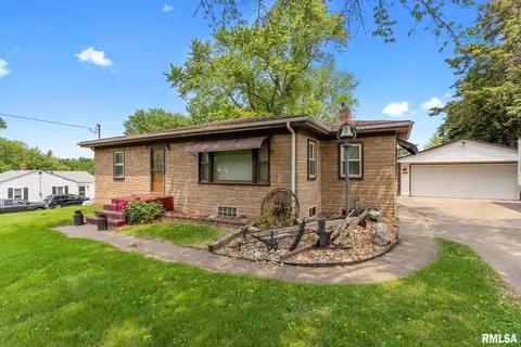 2706 W 47th St, Davenport, IA 52806