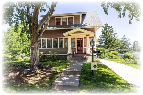924 Brown St, Bettendorf, IA 52722