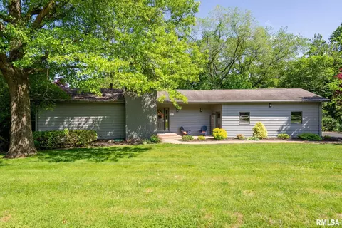 28013 230th St, Le Claire, IA 52753