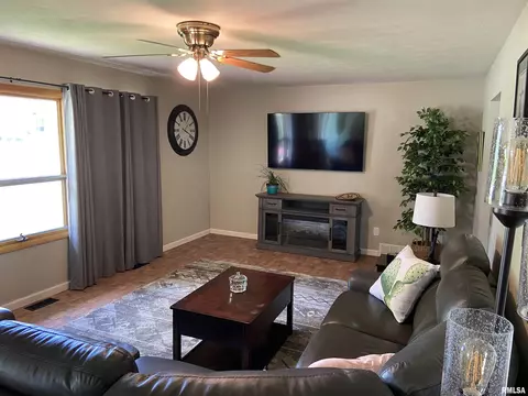1018 S Spring St, Palmyra, MO 63461 photo 8