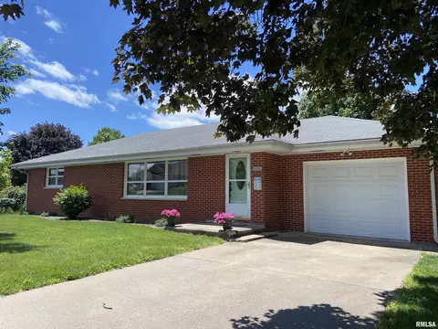 1018 S Spring St, Palmyra, MO 63461