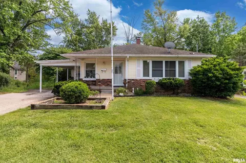 615 W Grand Ave, Carterville, IL 62918