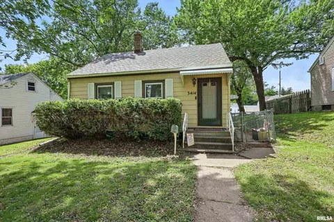 3414 Fillmore Ln, Davenport, IA 52806