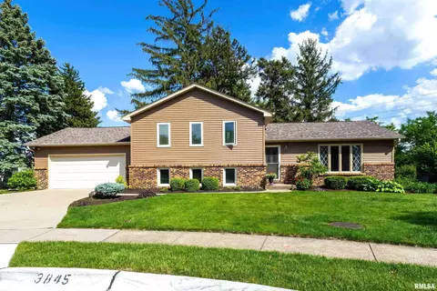 3845 Norwich Ct, Bettendorf, IA 52722