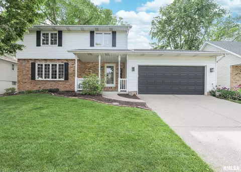 4760 Apple Valley Dr, Bettendorf, IA 52722