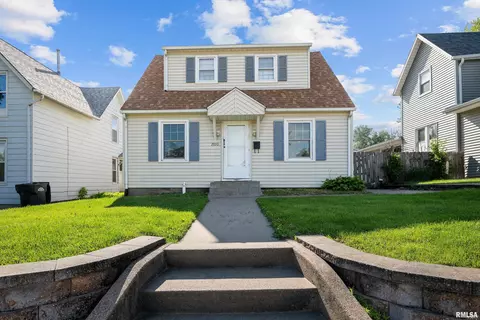 2920 Roosevelt St, Clinton, IA 52732