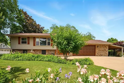 5760 Jenny Ln, Bettendorf, IA 52722