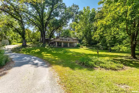 47 W Timberline Dr, Blue Grass, IA 52726