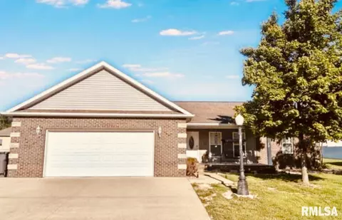 203 Breeze Dr, Carterville, IL 62918