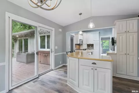 2604 10th Street Pl, Moline, IL 61265 photo 35