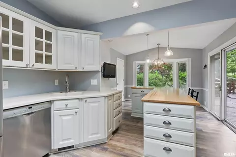 2604 10th Street Pl, Moline, IL 61265 photo 32