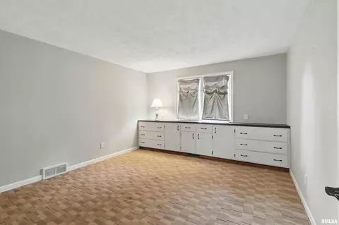 2604 10th Street Pl, Moline, IL 61265 photo 21