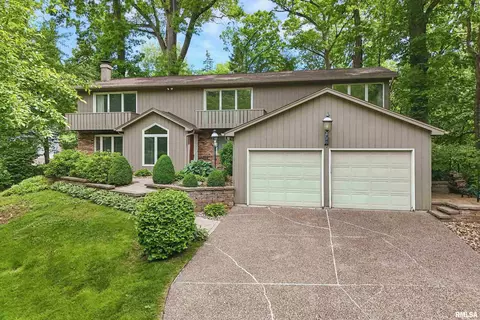 2604 10th Street Pl, Moline, IL 61265