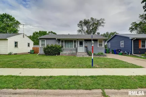1148 Briarcliff Ln, Clinton, IA 52732