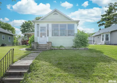 1036 30th St, Rock Island, IL 61201