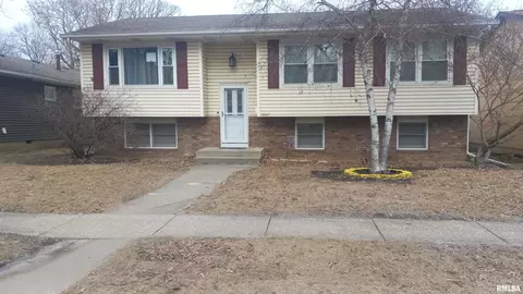 1827 13th Ave, Moline, IL 61265