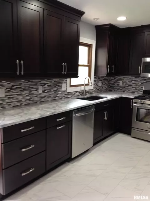 1827 13th Ave, Moline, IL 61265 photo 6