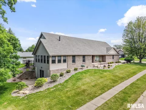 859 45th Ave, East Moline, IL 61244