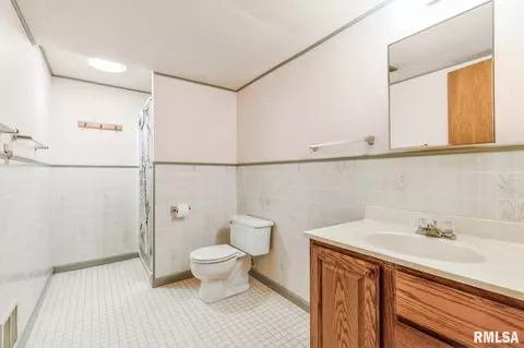404 10th St, Lowden, IA 52255 photo 18