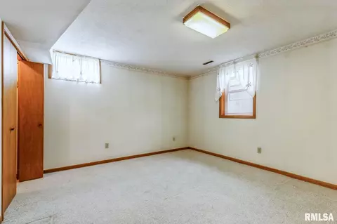 404 10th St, Lowden, IA 52255 photo 17