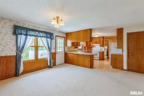 404 10th St, Lowden, IA 52255 photo 6