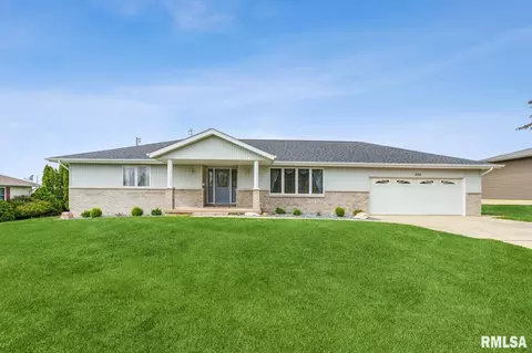 404 10th St, Lowden, IA 52255