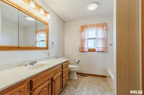 404 10th St, Lowden, IA 52255 photo 14