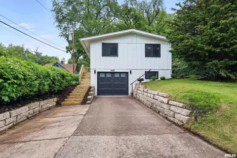 2402 Middle Rd, Davenport, IA 52803