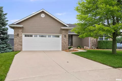 5142 Fillmore Ct, Davenport, IA 52806