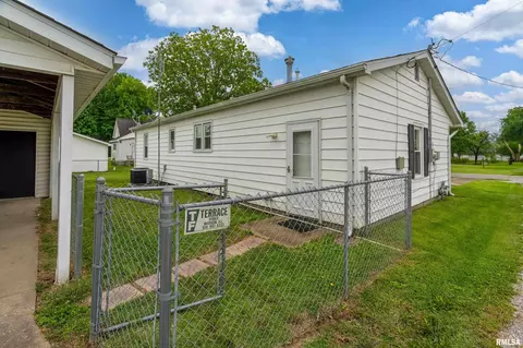 406 E Carter St, Marion, IL 62959 photo 3