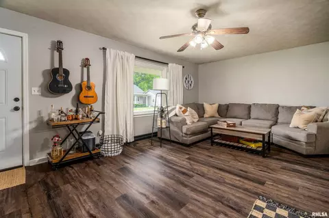 406 E Carter St, Marion, IL 62959 photo 6