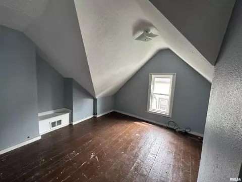 105 6th Ave, Moline, IL 61265 photo 8