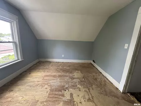 105 6th Ave, Moline, IL 61265 photo 10