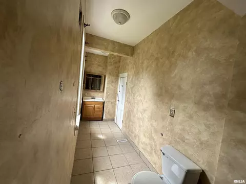 105 6th Ave, Moline, IL 61265 photo 12
