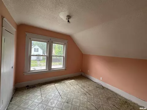 105 6th Ave, Moline, IL 61265 photo 9