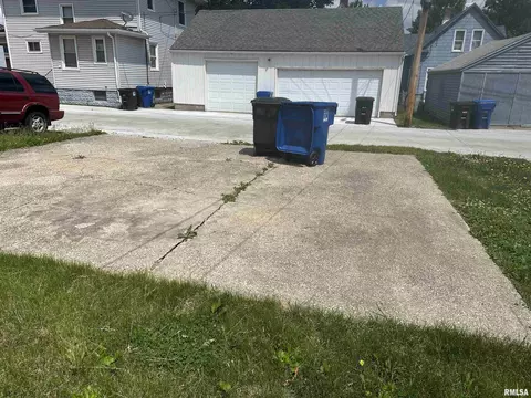 105 6th Ave, Moline, IL 61265 photo 4