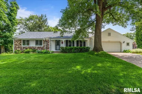 7700 37th Ave, Moline, IL 61265