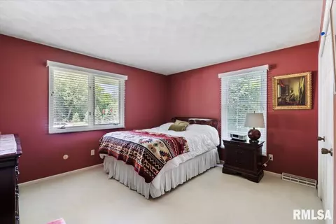 7700 37th Ave, Moline, IL 61265 photo 37