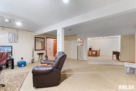 7700 37th Ave, Moline, IL 61265 photo 48