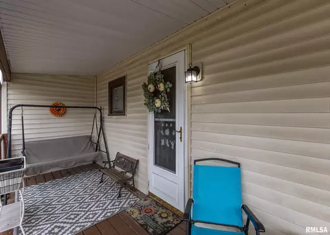 2607 47th St, Moline, IL 61265 photo 3