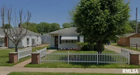 1108 53rd St, Moline, IL 61265