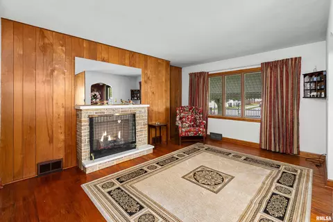 1108 53rd St, Moline, IL 61265 photo 7