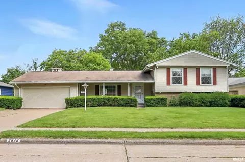 2645 Fillmore Ln, Davenport, IA 52804