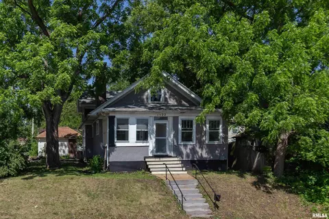 1522 Bridge Ave, Davenport, IA 52803