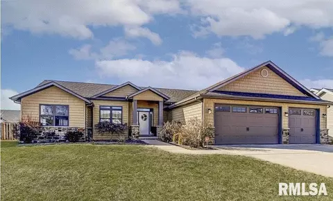 613 Orchard Ave, Chatham, IL 62629