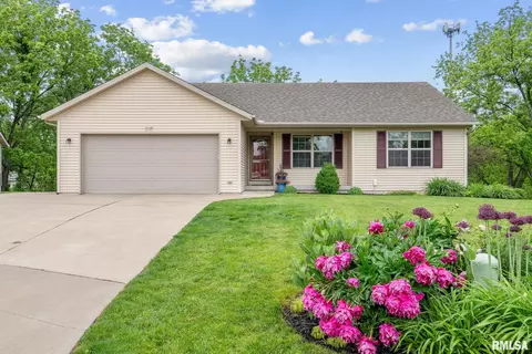1439 Zenith Ct, Davenport, IA 52804